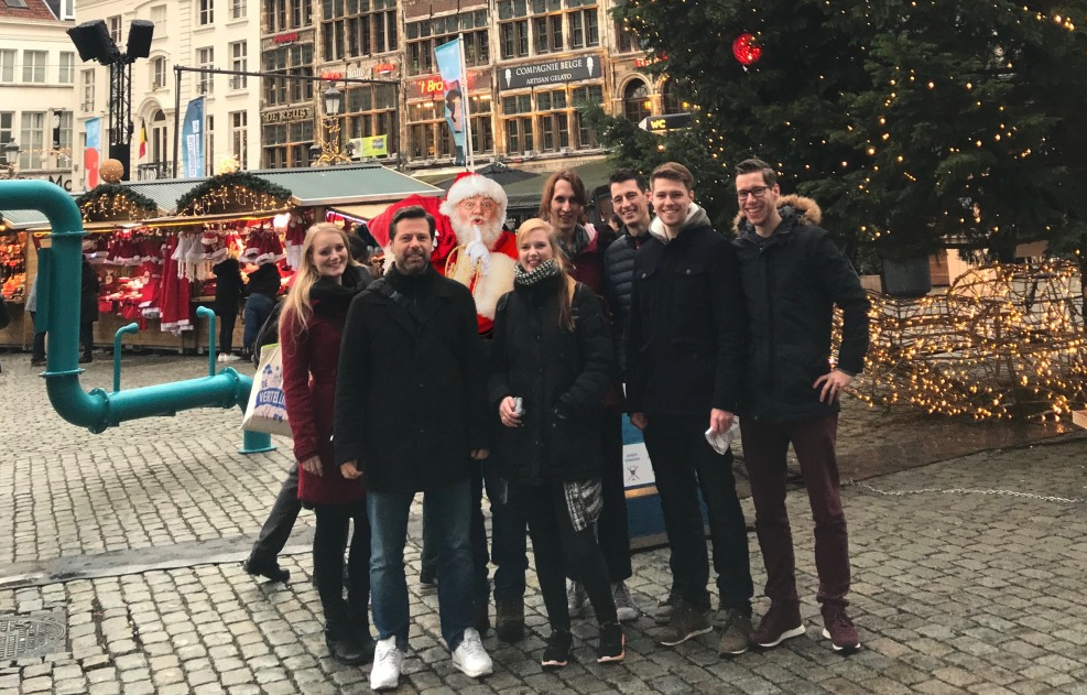 Zelden samen op kantoor, maar toch altijd verbonden met alle collega’s