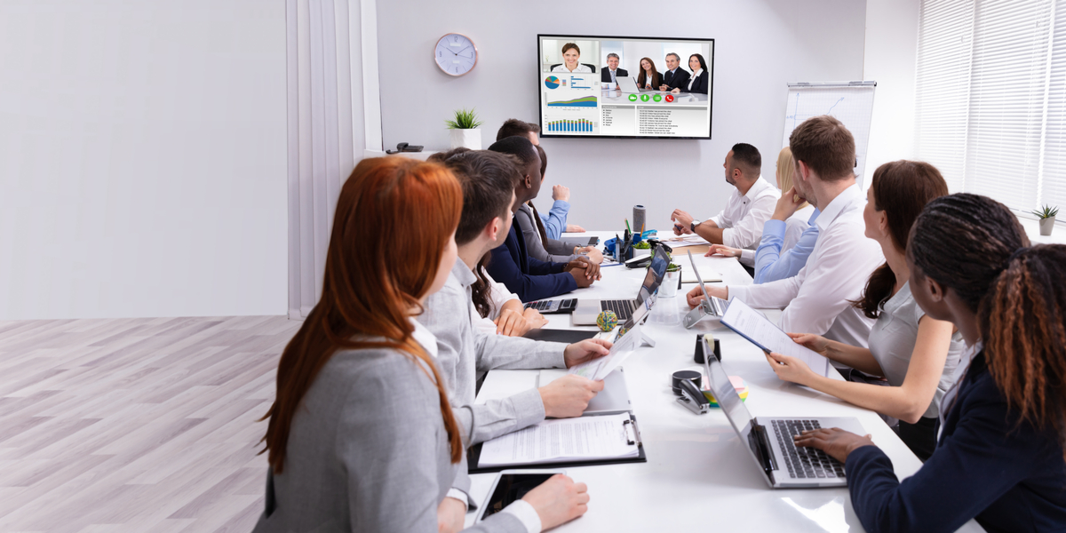 Hoe richt ik hybride vergaderen in?